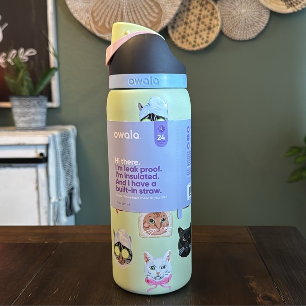 Owala UO Exclusive FreeSip 32 oz Water Bottle in Cat Collage Catwala. New!